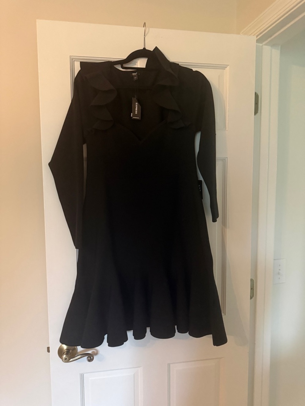 Nwt Black Ruffle-Detail Long Sleeve Dress - Women
